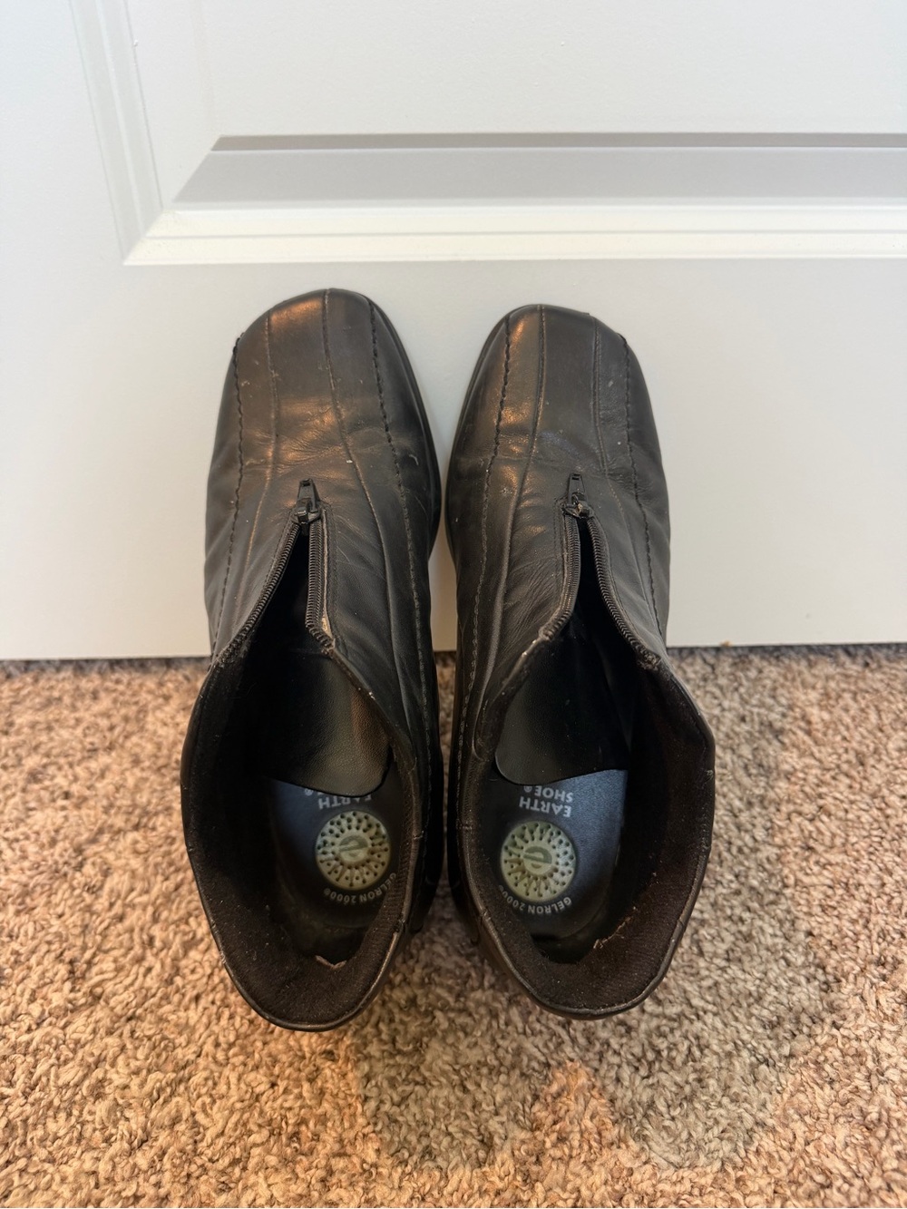 Earth Shoes Black Leather Ankle Booties